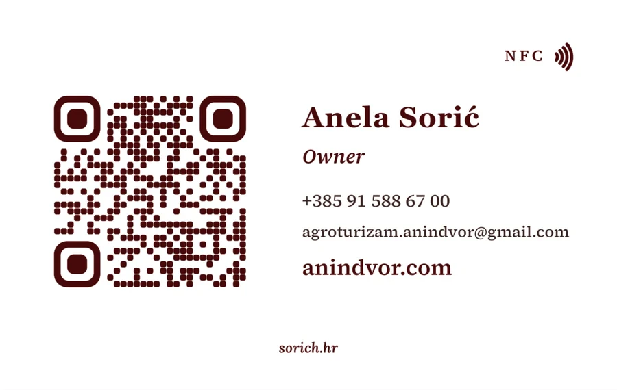 Kartica Anin Dvora: tamnocrveni pečat iznad imena i linija o obiteljskim receptima, stražnja strana s QR kodom